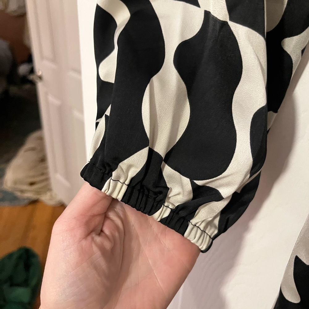 MELLODAY Black & White Abstract Wrap Jumpsuit - Picture 8 of 11